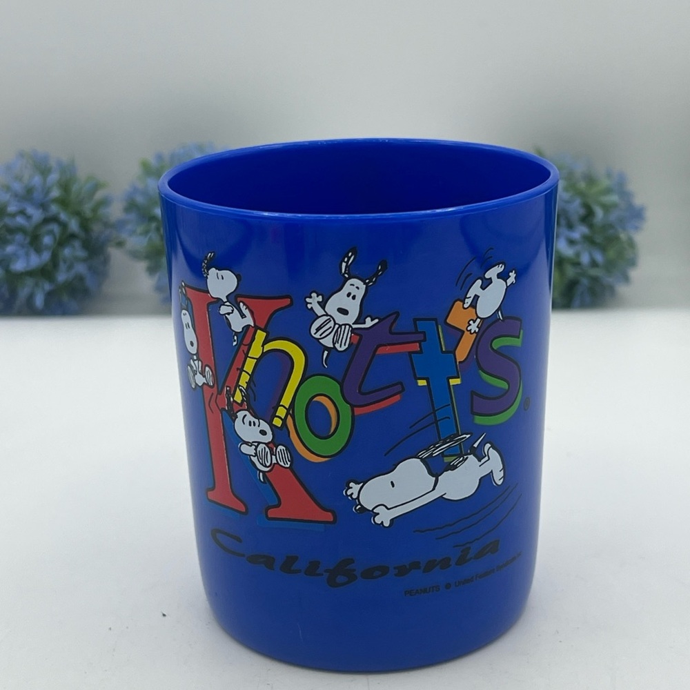 Peanuts Snoopy Knotts Berry Farm blue 4" Plastic milk cup jumping jack